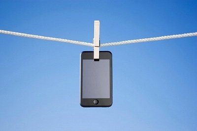 How to Dry Out a Cell Phone dry out cell phone How to Dry Out a Cell Phone