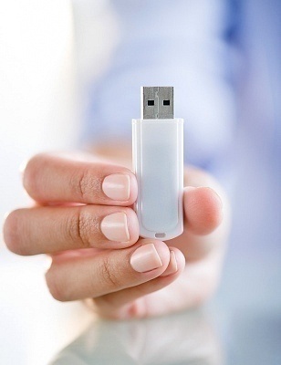 How Does a USB Flash Drive Work?
