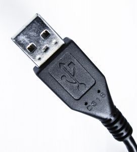 USB (Universal Serial Bus)